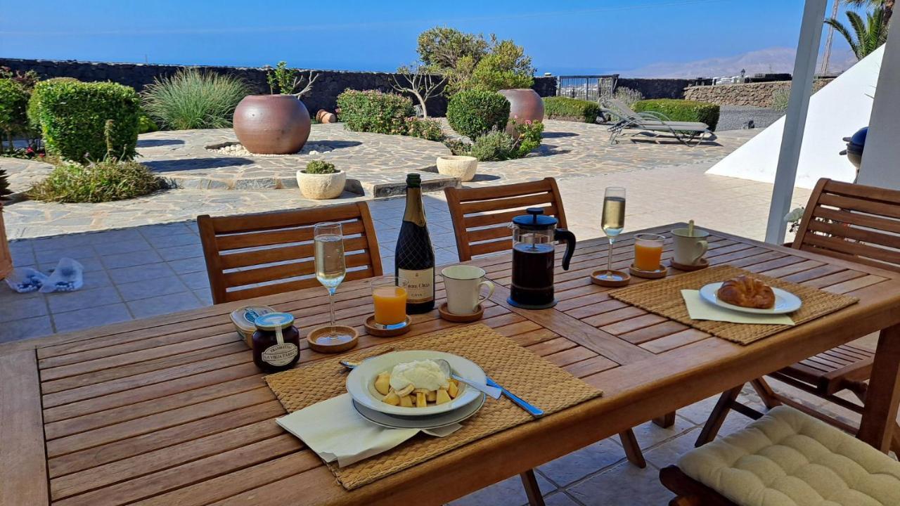 Villa Essence - A Unique Detached Villa With A-C, Heated Private Pool, Hottub, Gardens, Patios And Stunning Views! ティアス エクステリア 写真